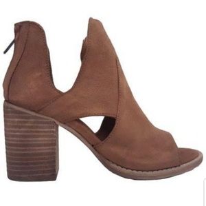 Rebels footwear Ramzi bootie peep toe tan 9 M